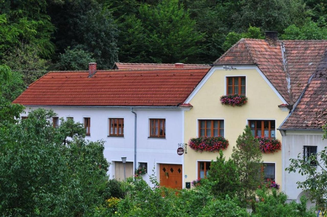Weingut Piewald Apartment Gut am Steg Exterior photo